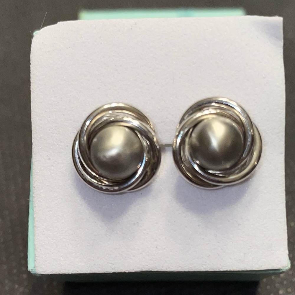14kt White Gold Stud Earrings